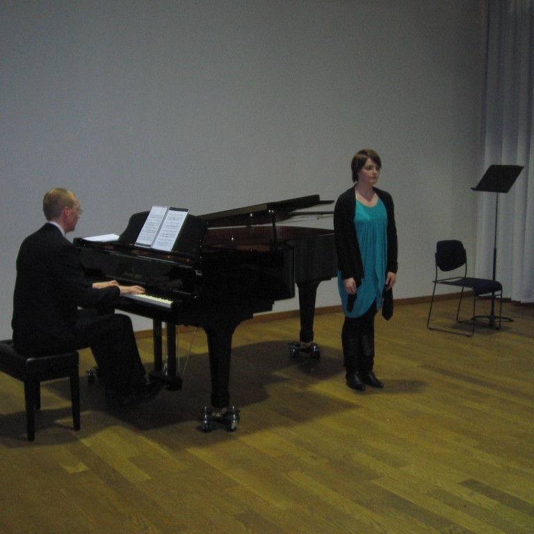 Jónína Björt Gunnarsdóttir söng við undirleik Daníels