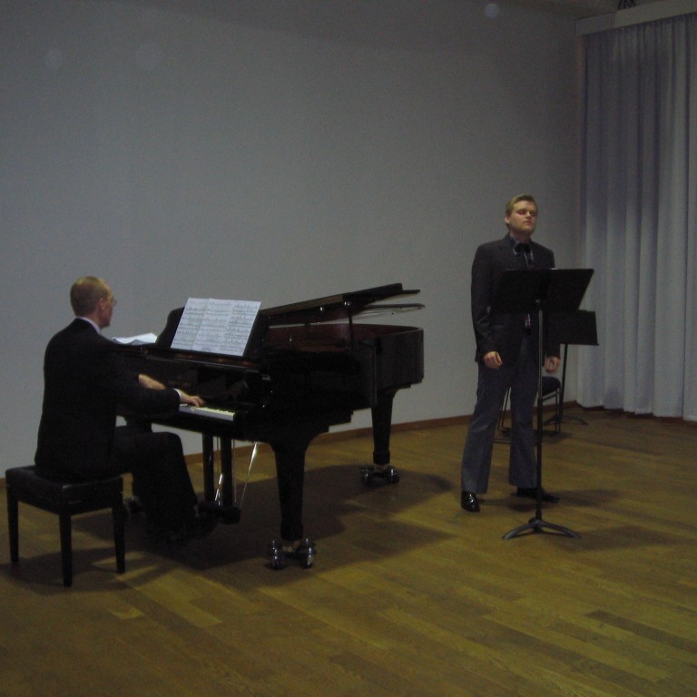 Hjalti Jónsson söng við undirleik Daníels