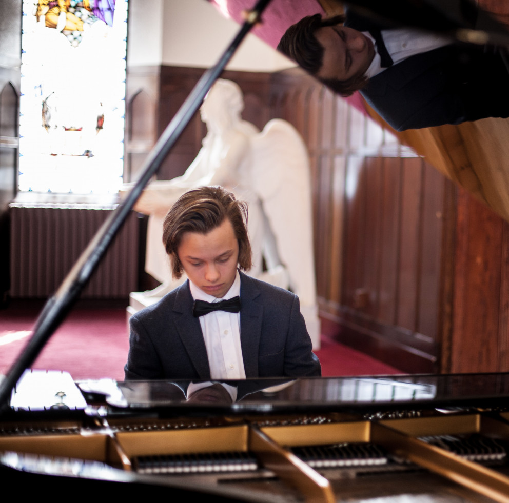 Alexander Smári Kristjánsson Edelstein kemur fram í Hofi á afmælisviku Tónlistarfélags Akureyrar.