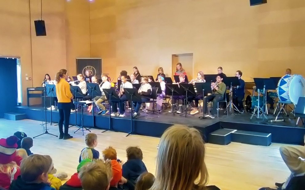 GRUNNSKÓLAR HEIMSÆKJA BLÁSARASVEITIRNAR