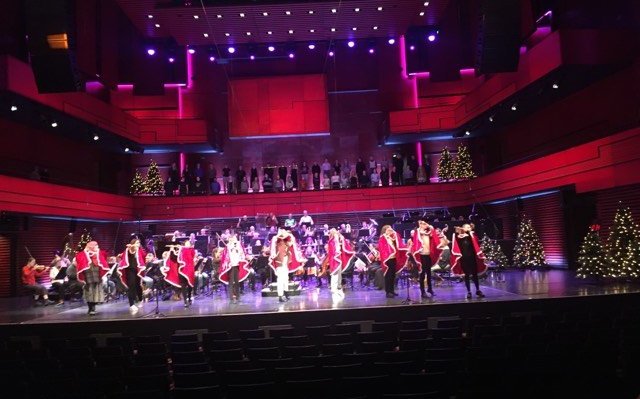 Norðlenskir flautunemendur leika á jólatónleikum Sinfóníuhljómsveitar Íslands.