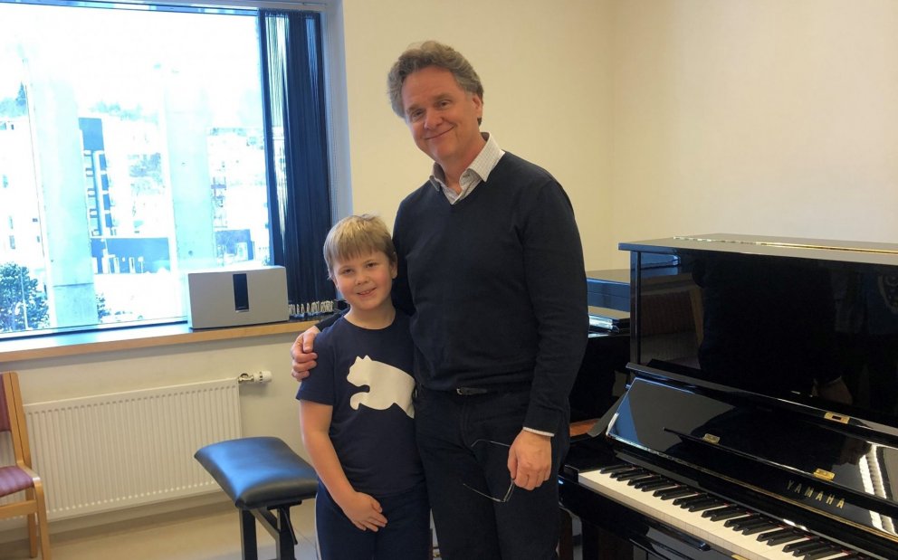 Kristinn Örn heimsótti píanódeild.