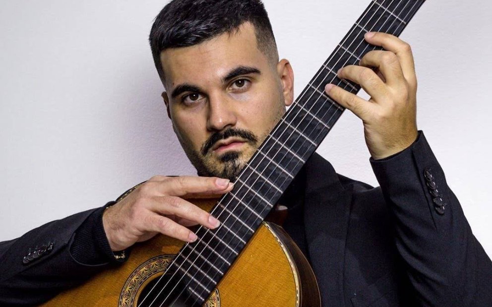 Simone Salvatori í Hömrum, Hofi