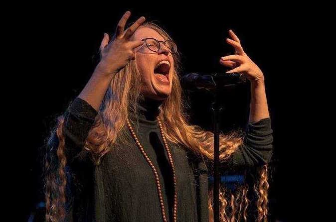 Finnska þjóðlagasöngkonan Anna Fält á Þjóðlistahátíðinni Vöku 2018.